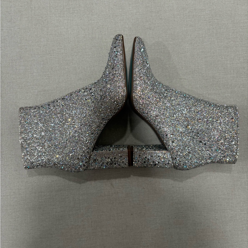 READ DESCRIPTION! BetseyJohnson Silver Sparkle Booties - Picture 2 of 6